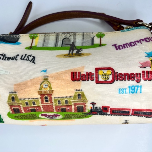 Disney Dooney & Bourke Retro Mini Barrel Crossbody Purse Bag WDW Magic Kingdom - Picture 5 of 14